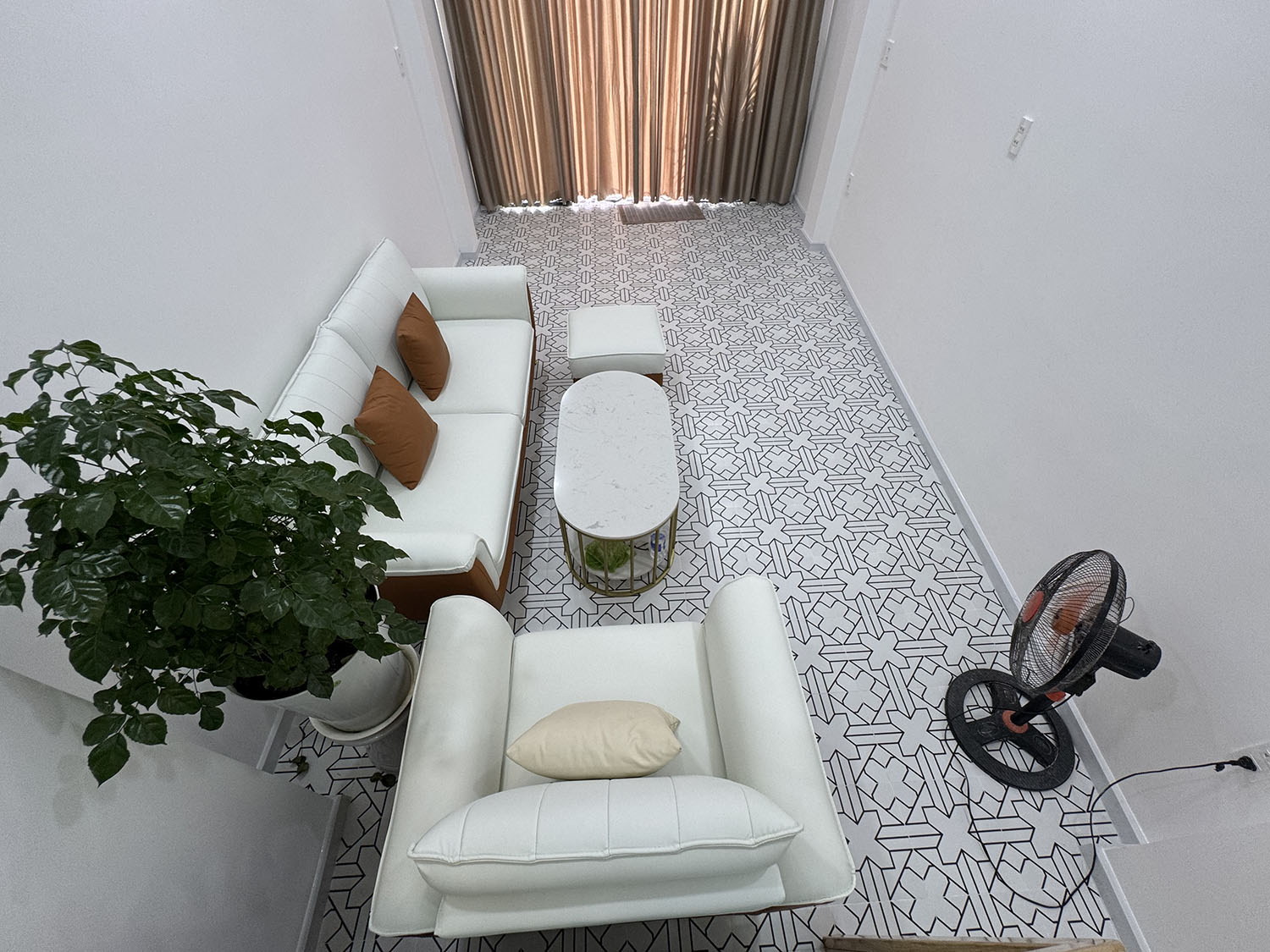 Tuyệt phẩm Nhà Phố 2 lầu full nội thất cao cấp hẻm 2 xe hơi 7 chỗ tránh nhau khu VIP Đặng Văn Ngữ